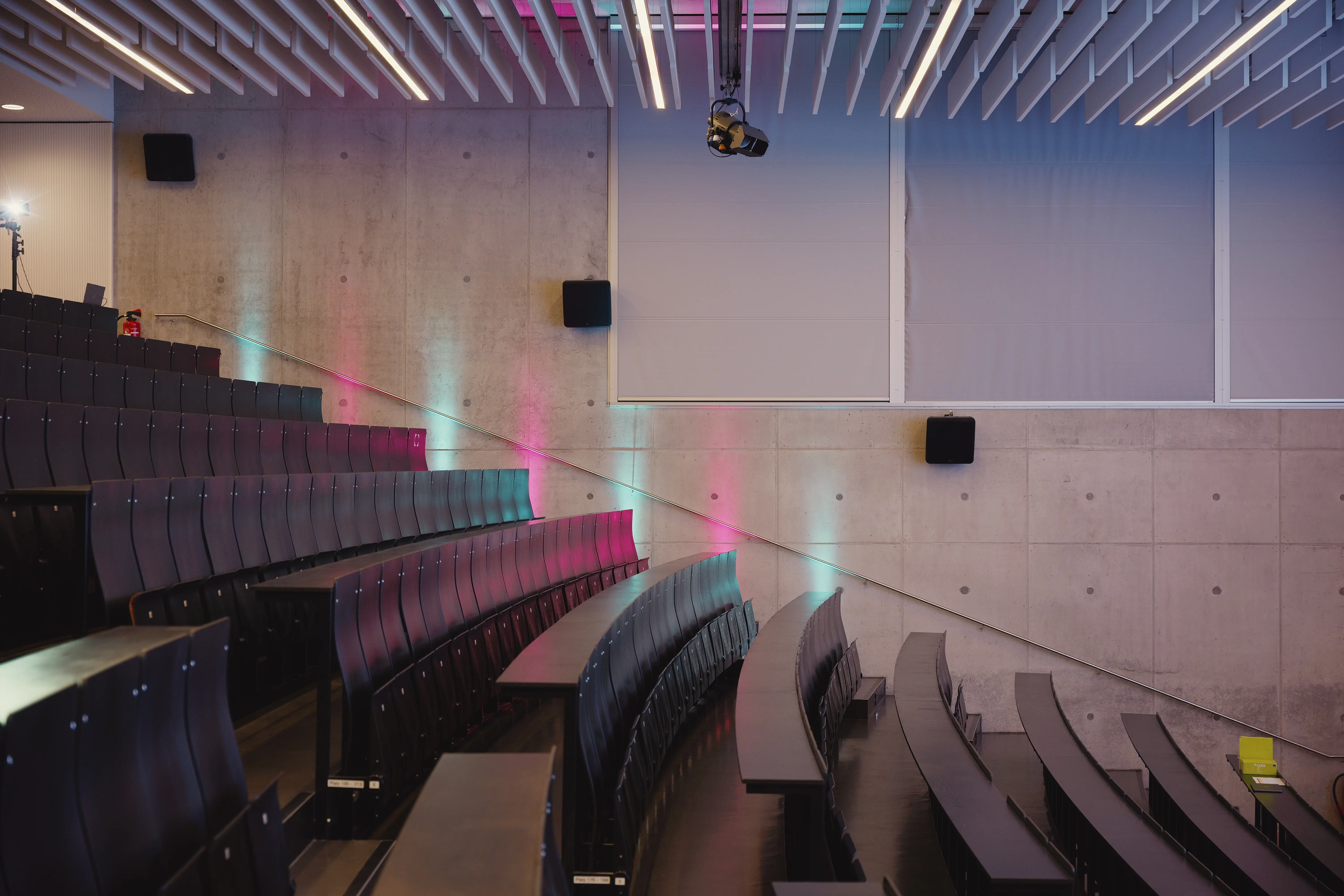 Im Audimax der Hochschule der Medien findet die add conference 2025 statt.
