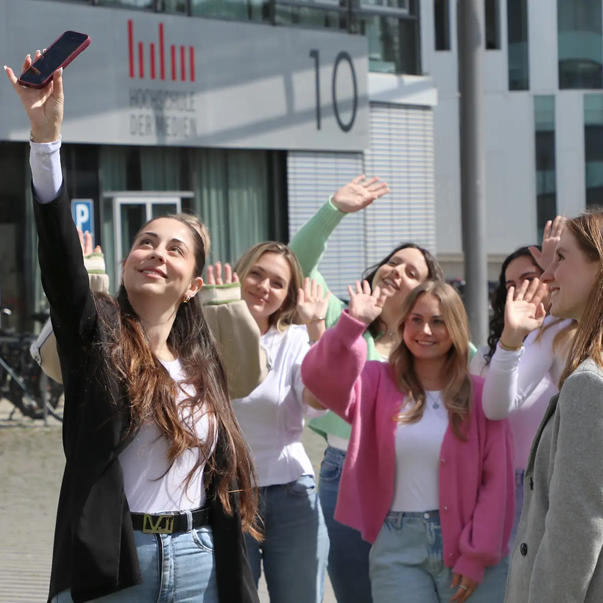 Studentinnen beim Selfie-Machen