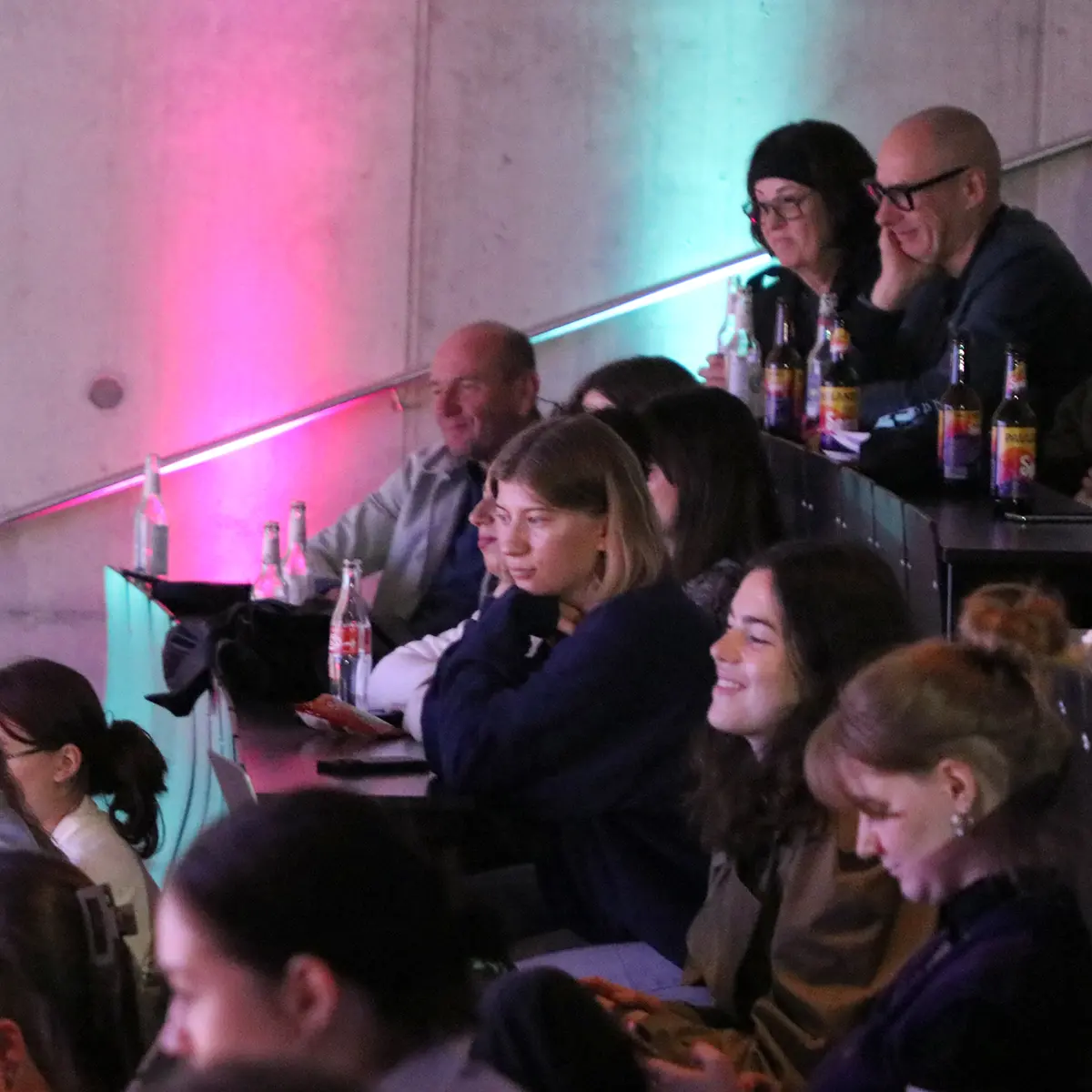 Publikum im Hörsaal add conference