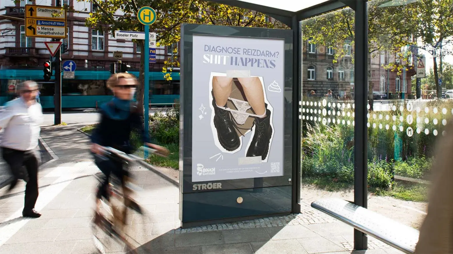 Ein Plakat für die Kampagne Bauchgefühl wird als City-Light-Poster an einer Haltestelle gezeigt.