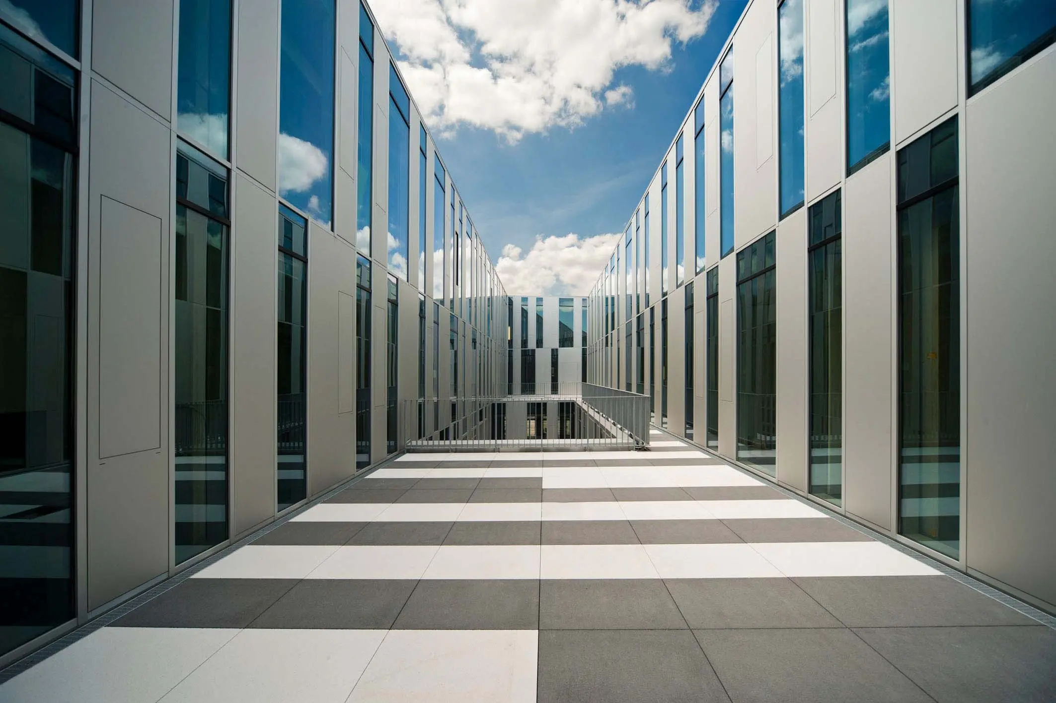 The inner courtyard of the so-called Zitonenschnitz, an annex building of the University of Media.