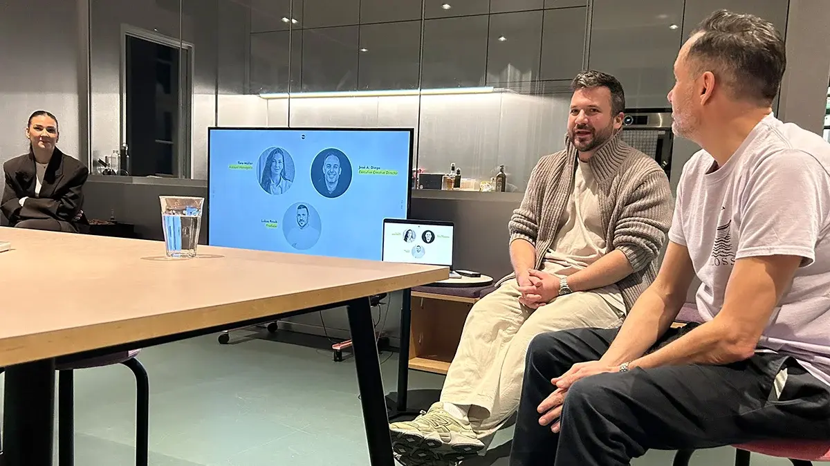 Mitarbeitende von PUK agency stellen die Agentur vor.