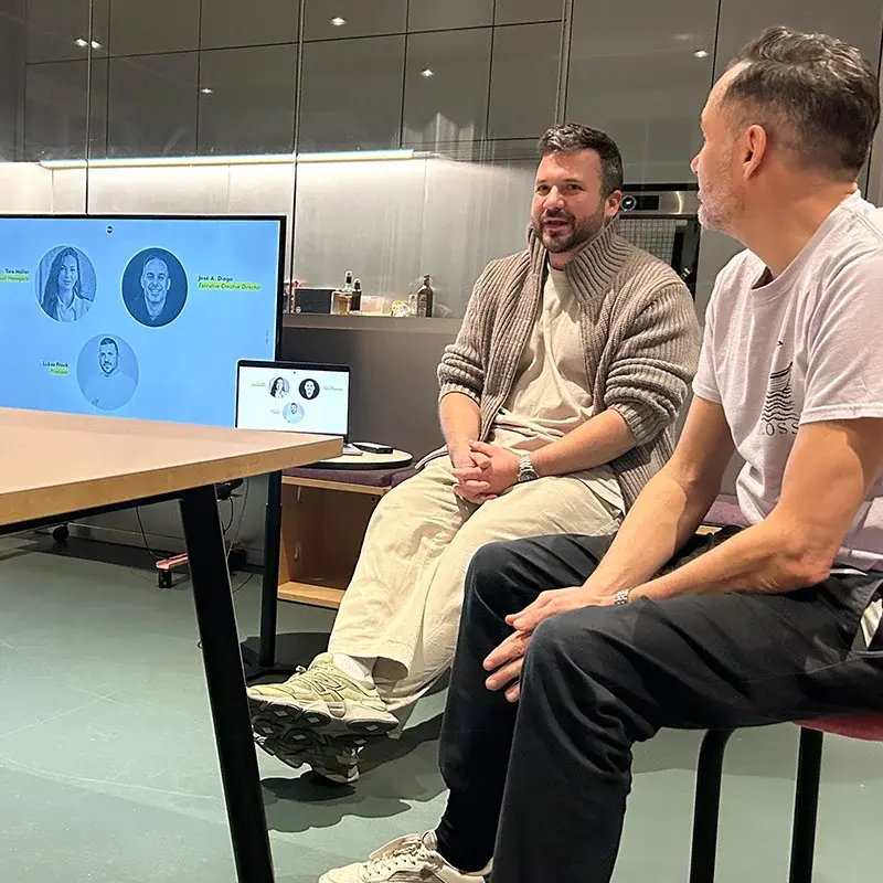 Mitarbeitende von PUK agency stellen die Agentur vor.