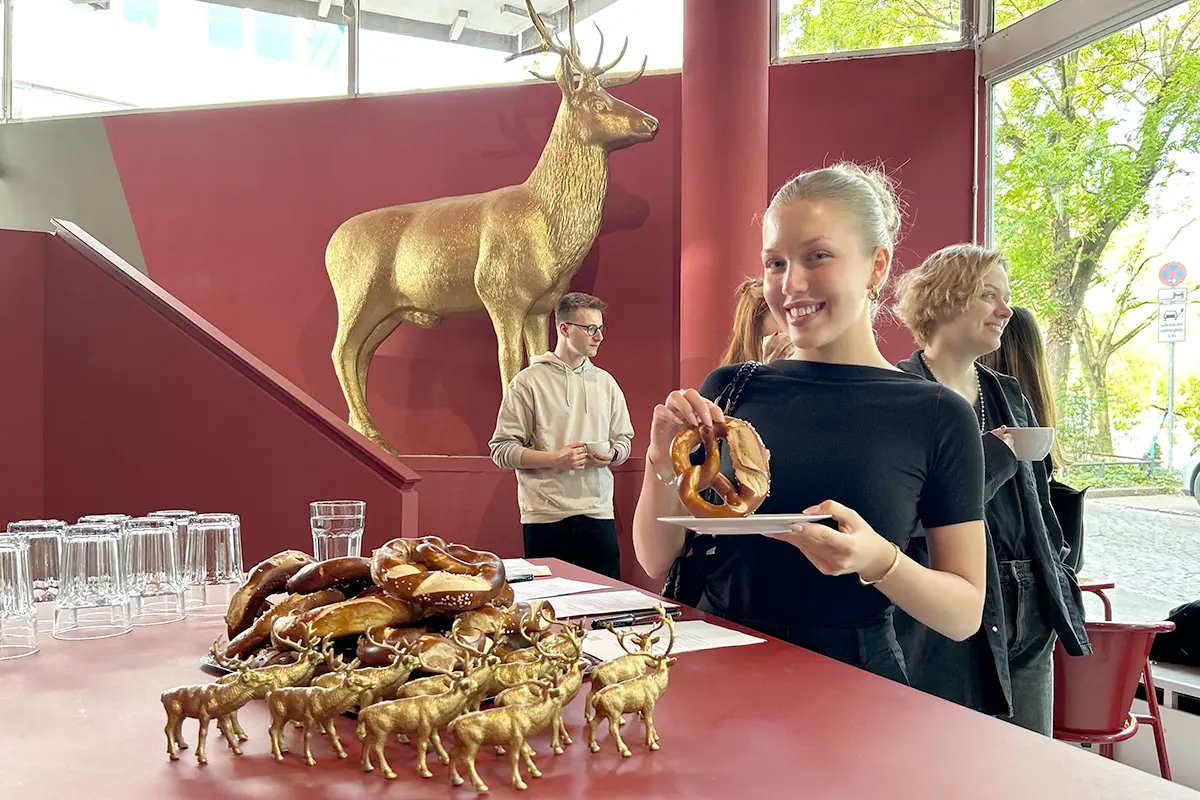Studentin Exkursion Zum goldenen Hirschen South Southwest (ZgH SSW)